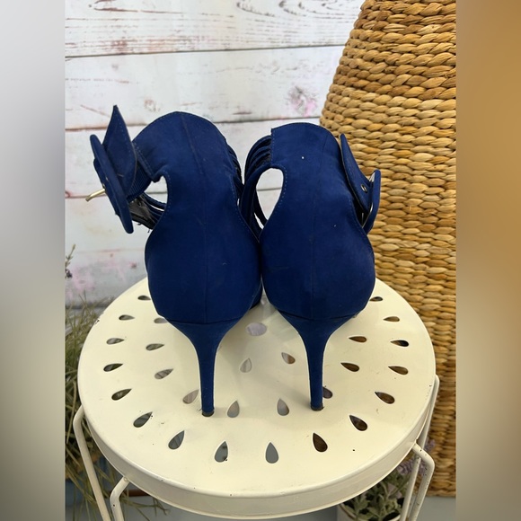 Blink Pointed High Heels in Cobalt Blue
Size:10 - Picture 4 of 10